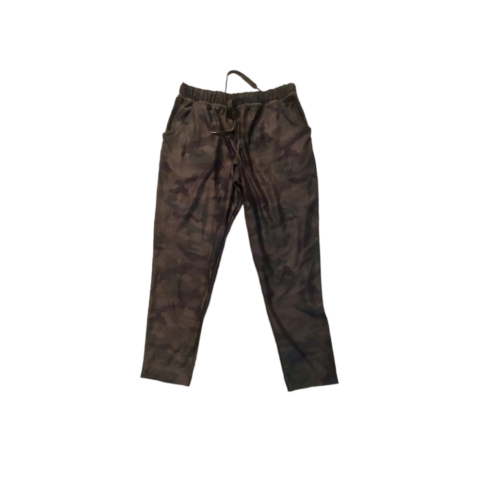 Scorpio camouflage small ladies lounge wear.